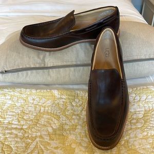 UGG Mens Dress Leather loafers